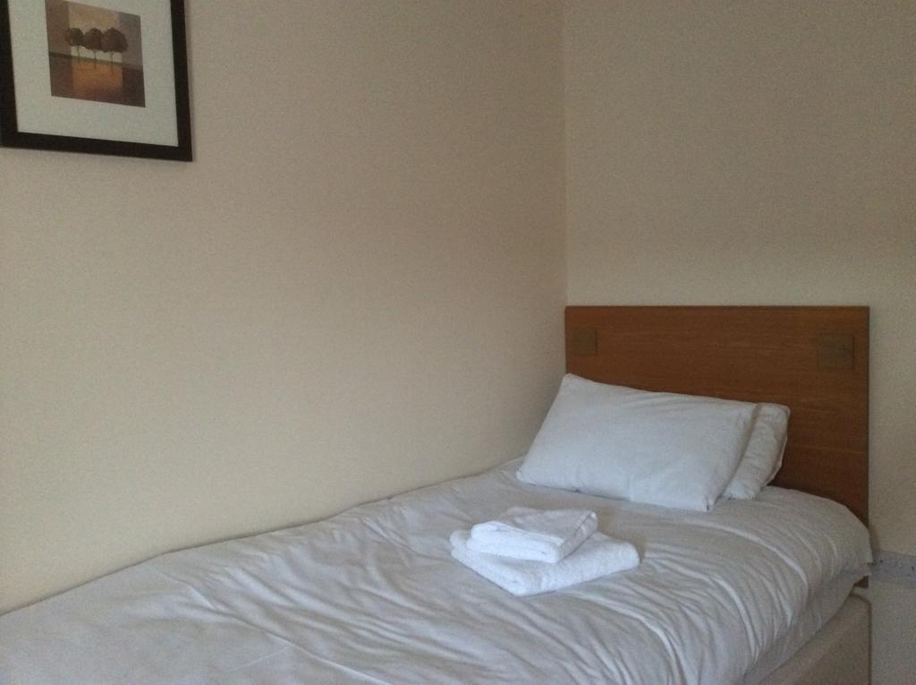 Sterling Lodge Hotel AEGON International Pokoj fotografie